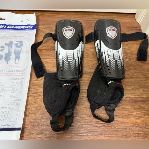 Soccer Shin Guards Youth S with Ankle Sleeves. DashSport - Picture 6 of 10